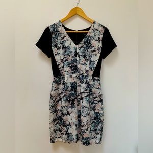 Club monaco fully lined crepe print block dress with taped exposed zipper detail